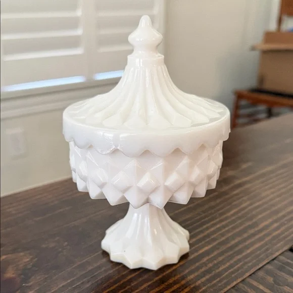 Elegant Milk Glass Carousel Candy Dish - Picture 1 of 4